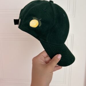 Haftowana czapka z daszkiem cytryna