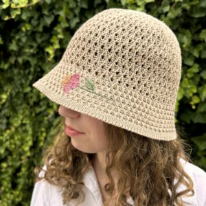 Haftowany kapelusik jeżówka