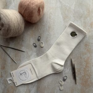 Skarpetki dziewiarki z haftem – zielony