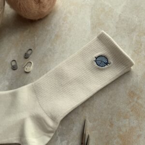 Skarpetki dziewiarki z haftem – błękitny
