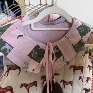 Kołnierzyk patchwork piwonie